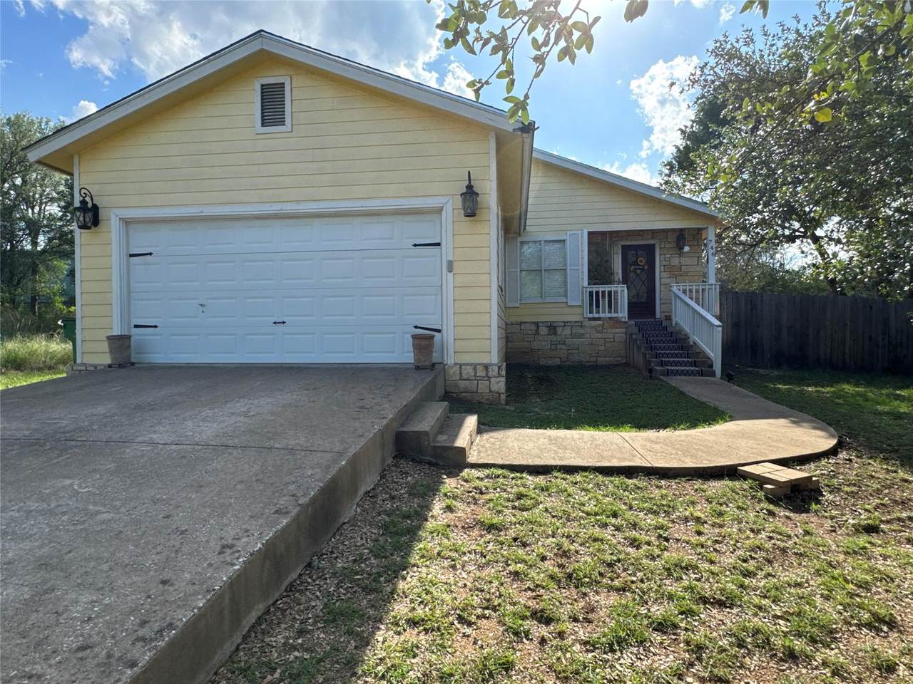746 Pecan Ln - Photo 1