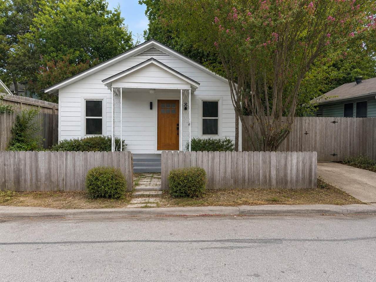 2404 Santa Rita St - Photo 1