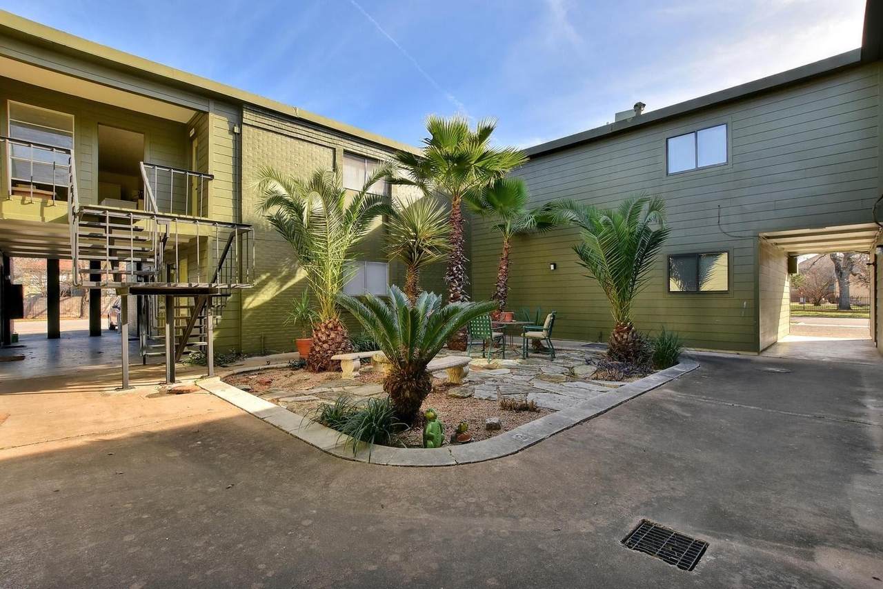 303 40th St - Photo 1