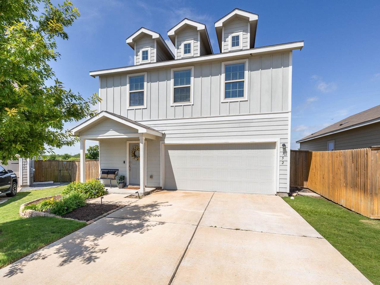 752 Circle Way - Photo 1