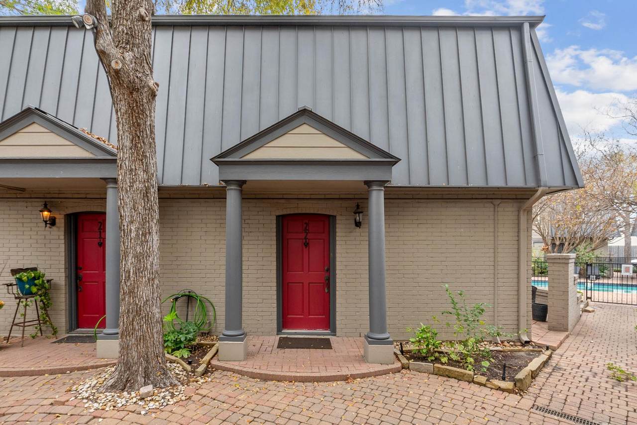 2500 Steck Ave - Photo 1