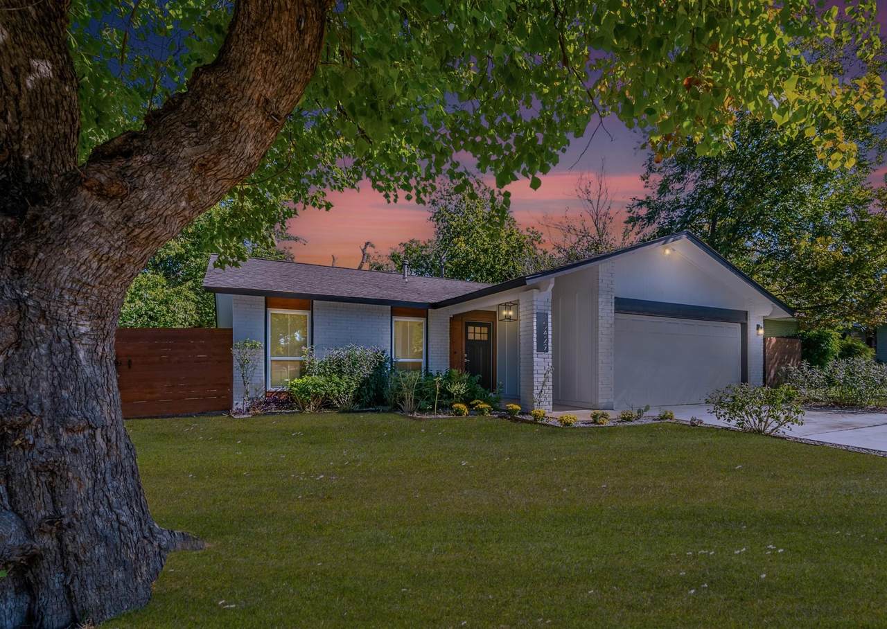 10429 Firethorn Ln - Photo 1