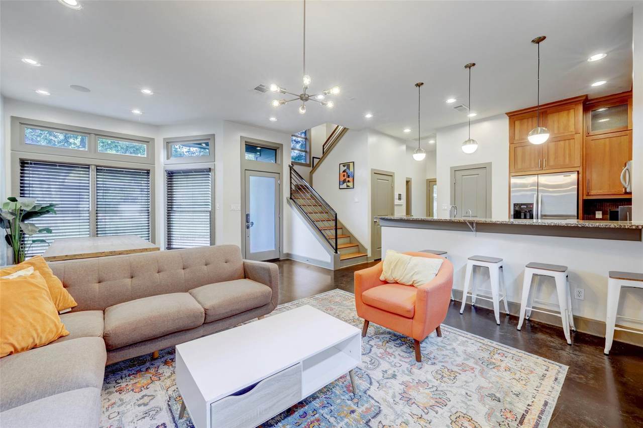 602 North Loop Blvd - Photo 1