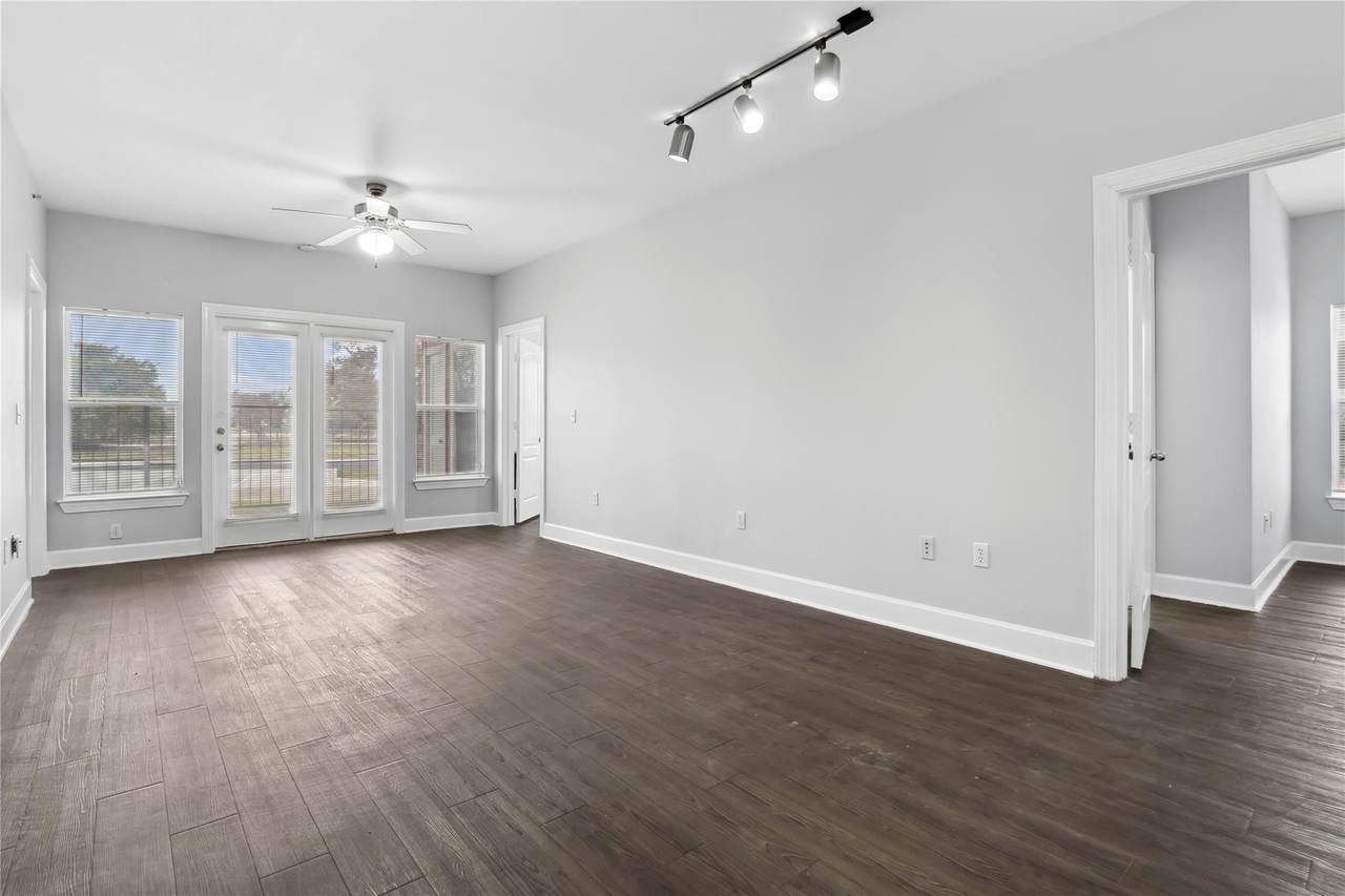 1901 Crossing Pl - Photo 1