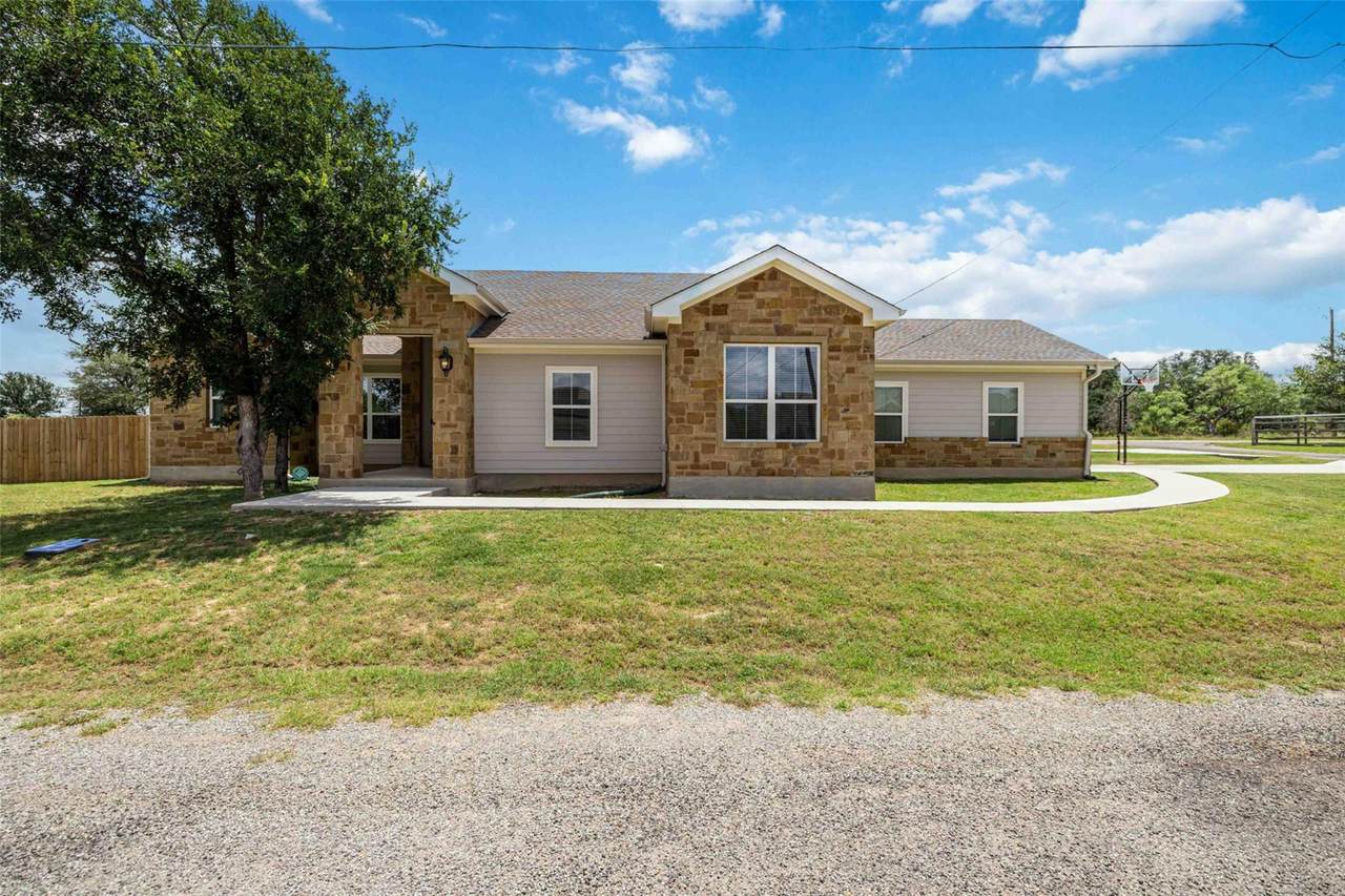 1512 Stonecrest Dr - Photo 1
