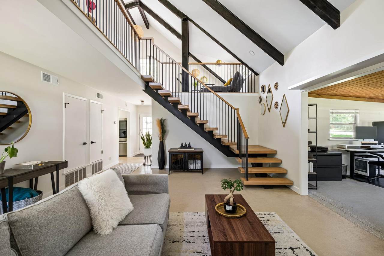 610 Redbud Trl - Photo 1