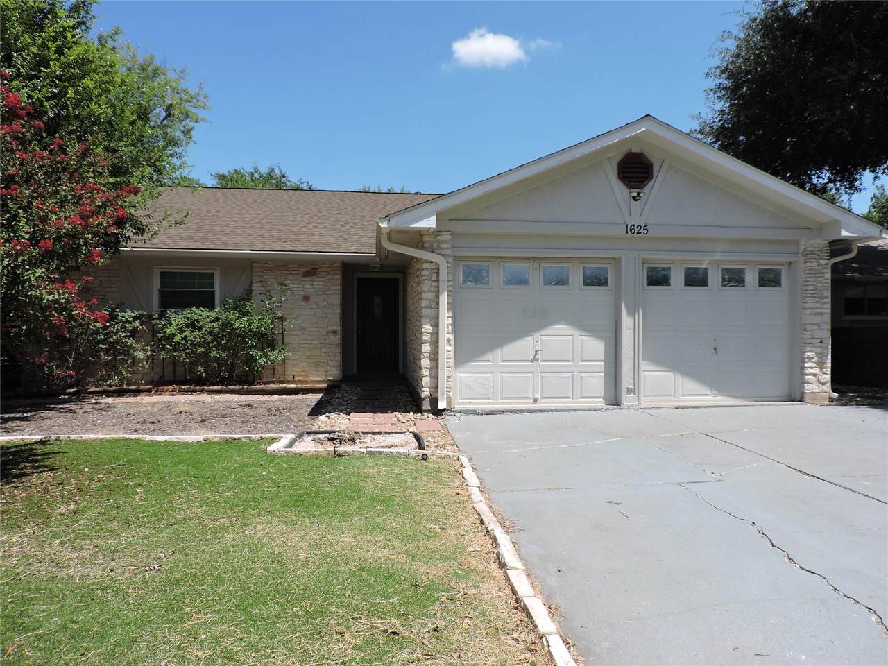 1625 Chippeway Ln - Photo 1