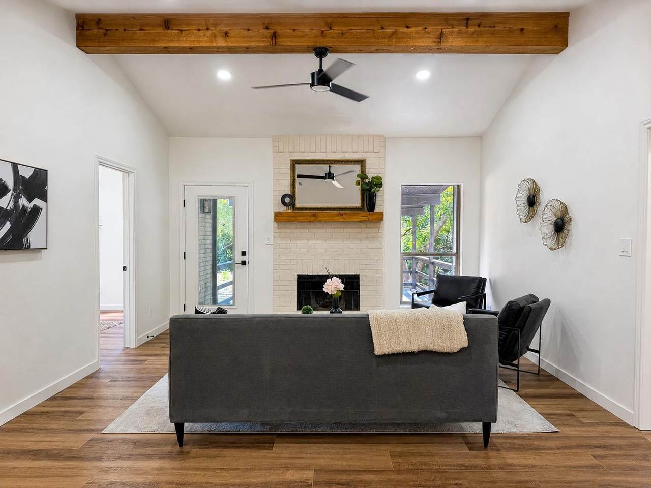 1605 Century Oaks Dr - Photo 1