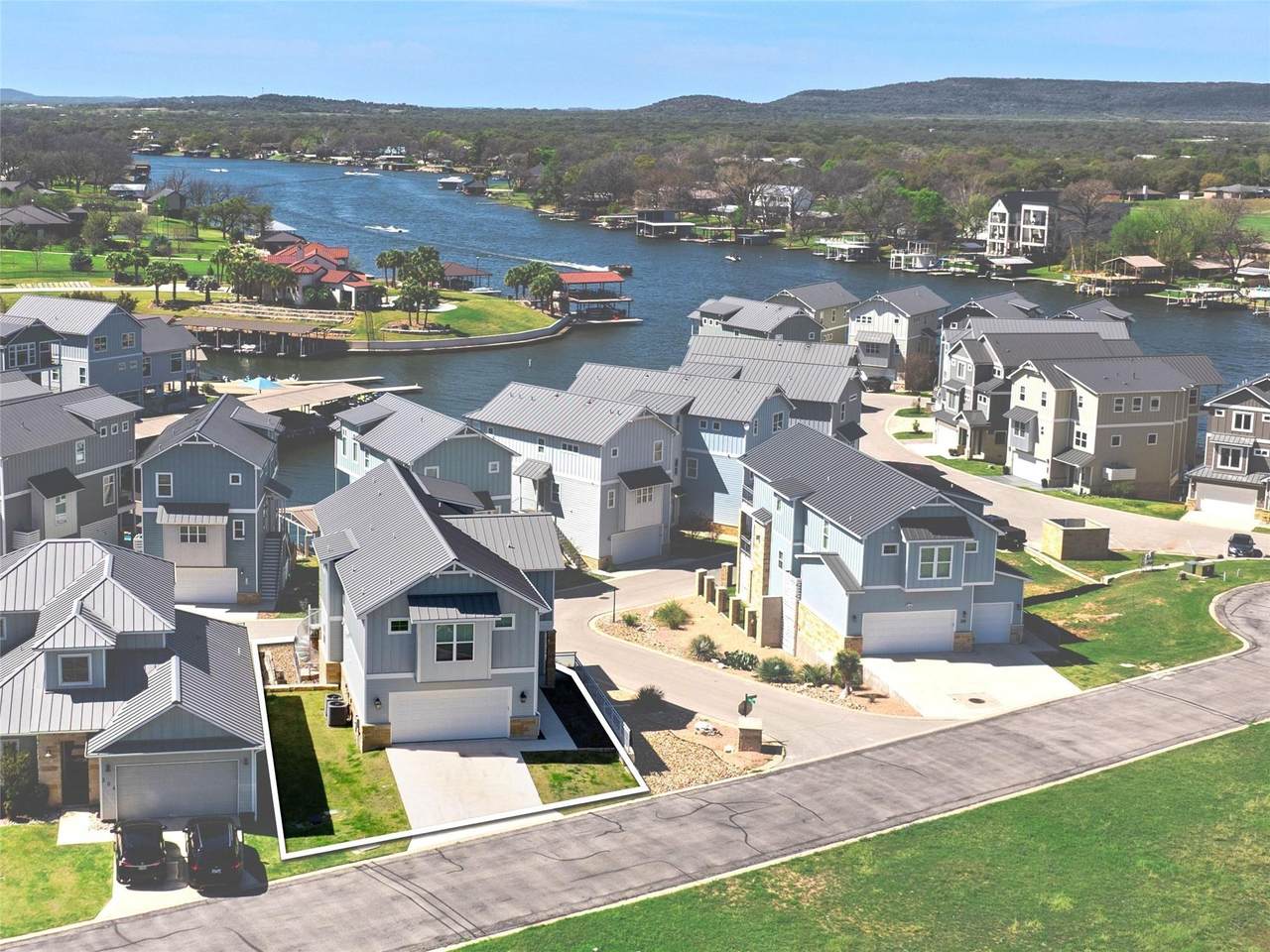 200 Archview Ln - Photo 1