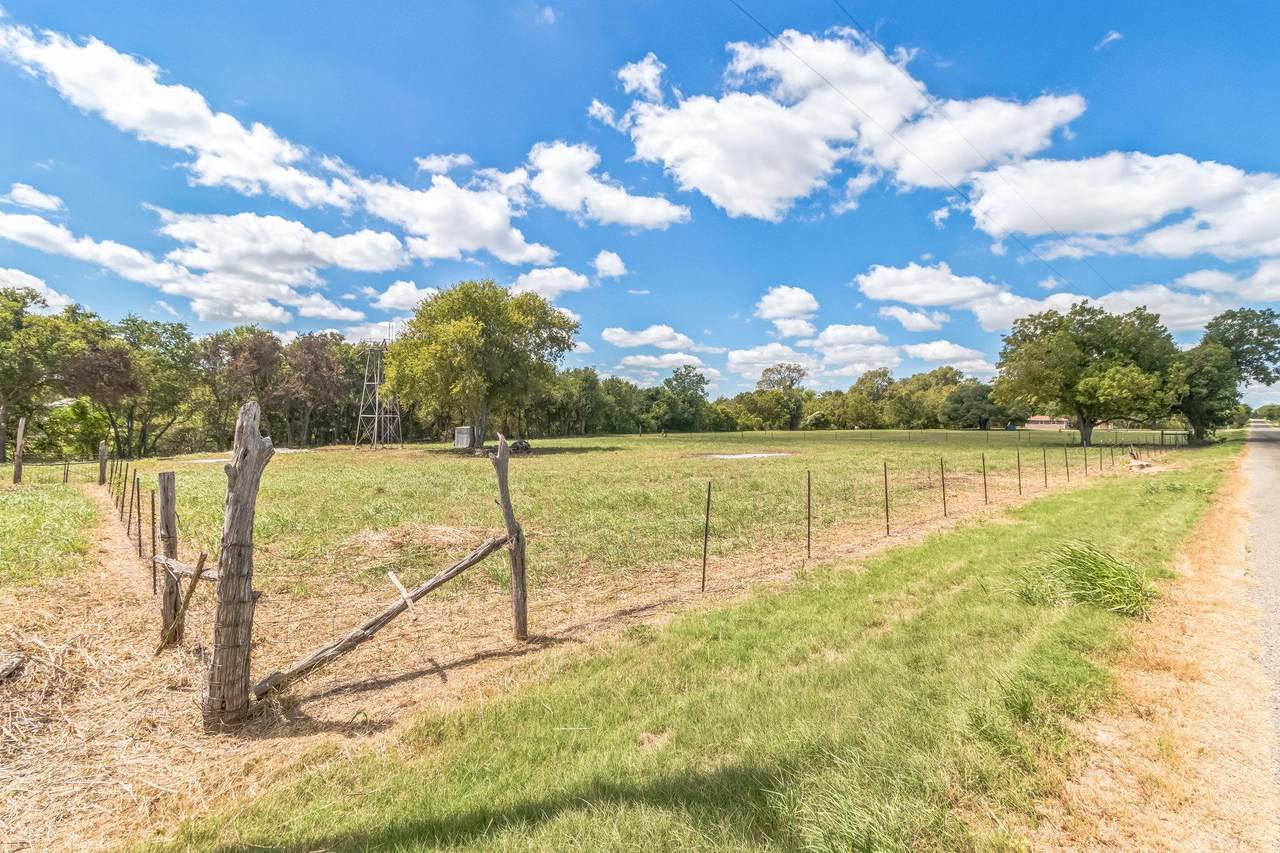 1900 County Road 330 - Photo 1