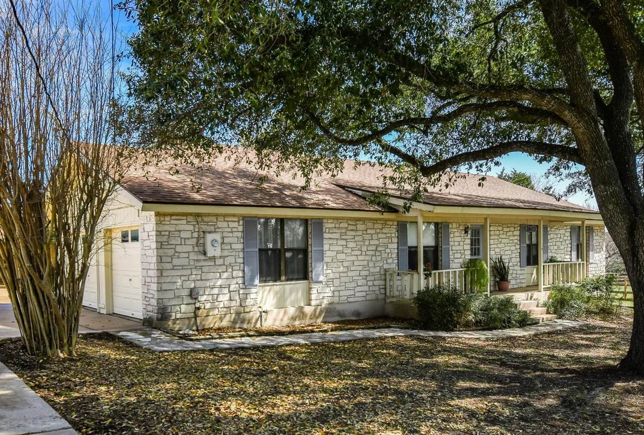 1603 Pin Oak Ln - Photo 1