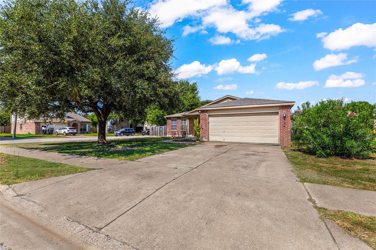 5504 Southern Crossing Dr - Photo 1