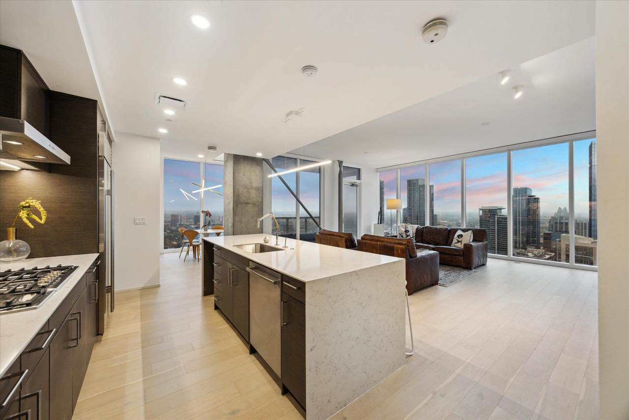 301 West Ave - Photo 1