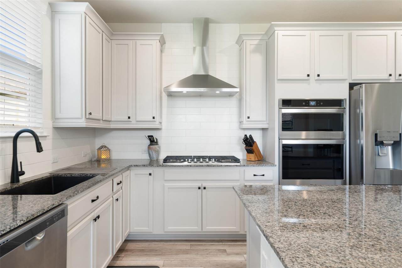 902 Saratoga Ln - Photo 1