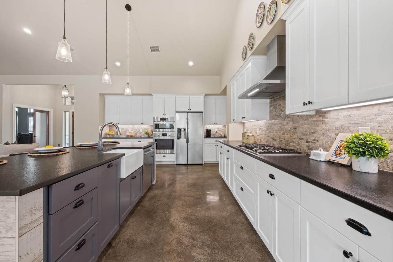 909 Highland Spring Ln - Photo 1