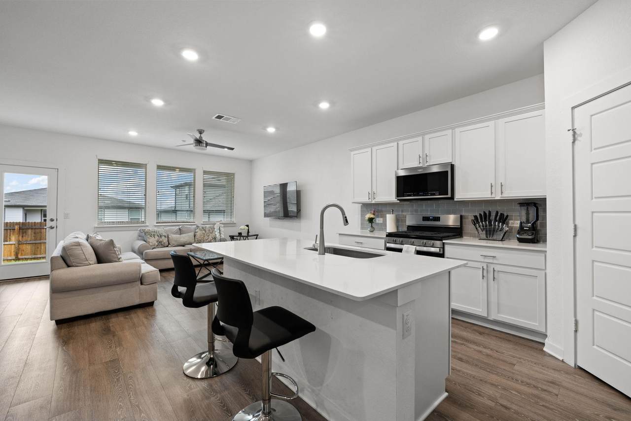 13725 Lubeck Dr - Photo 1