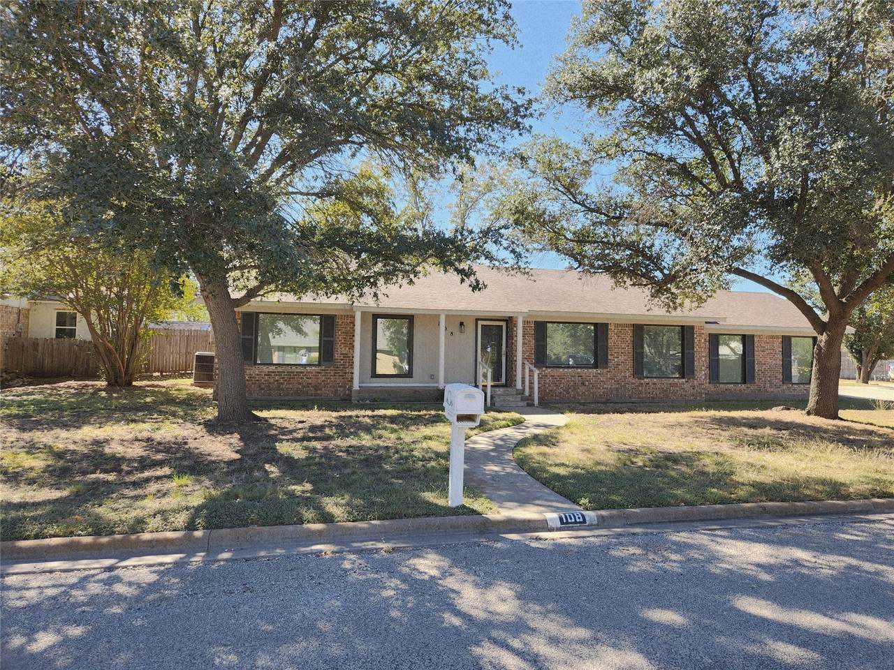 108 Parkview Dr - Photo 1