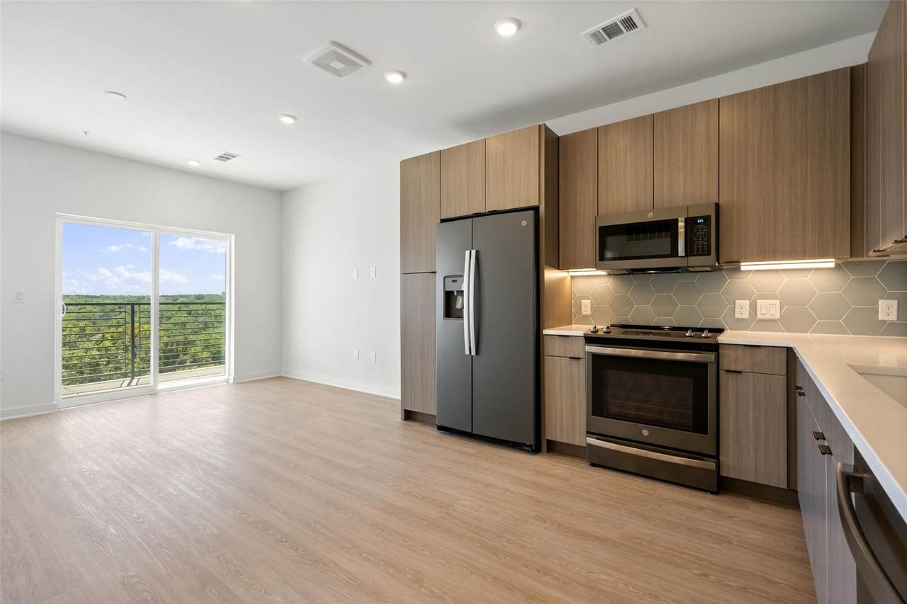 4802 Congress Ave - Photo 1
