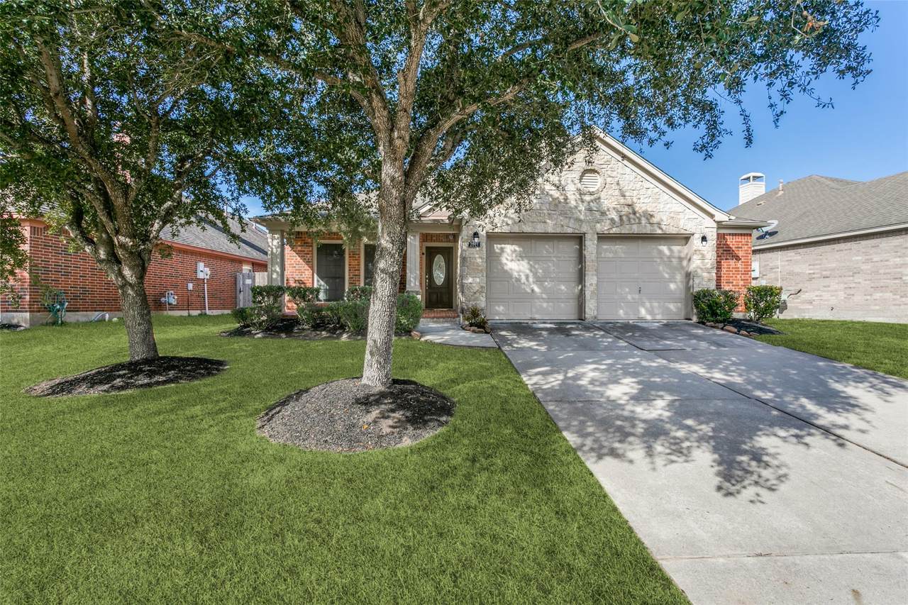 2044 Shore Breeze Dr - Photo 1