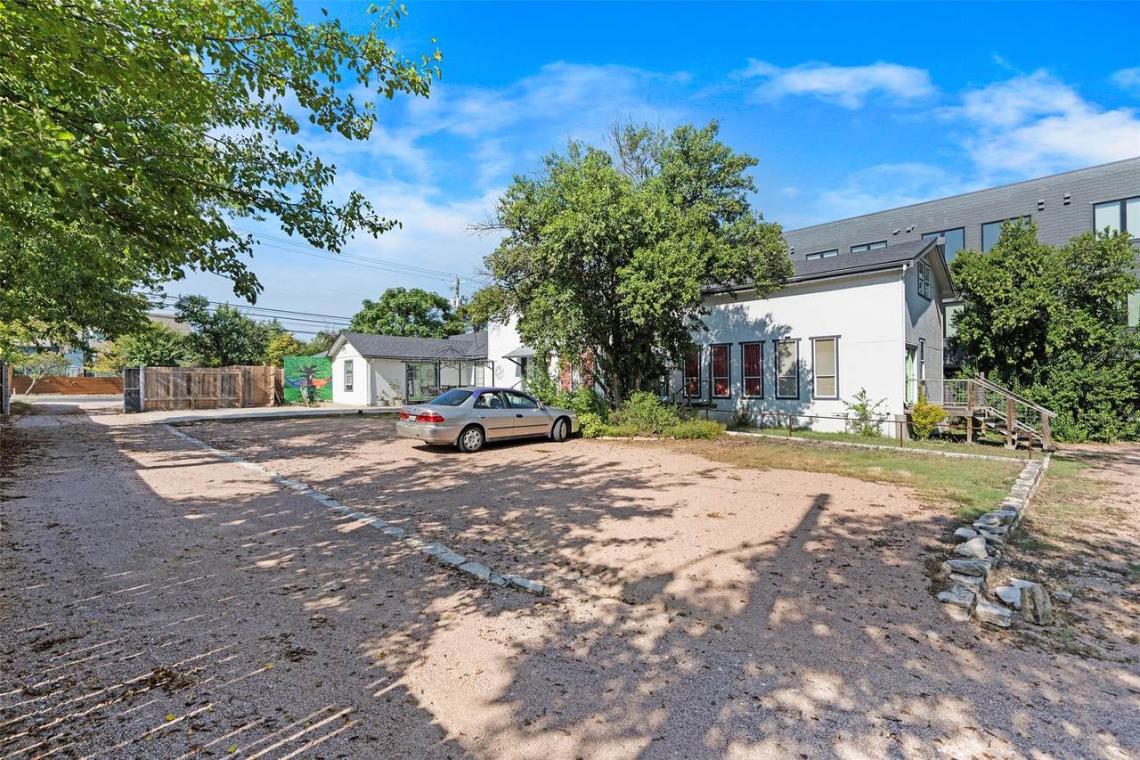 312 Stassney Ln - Photo 1