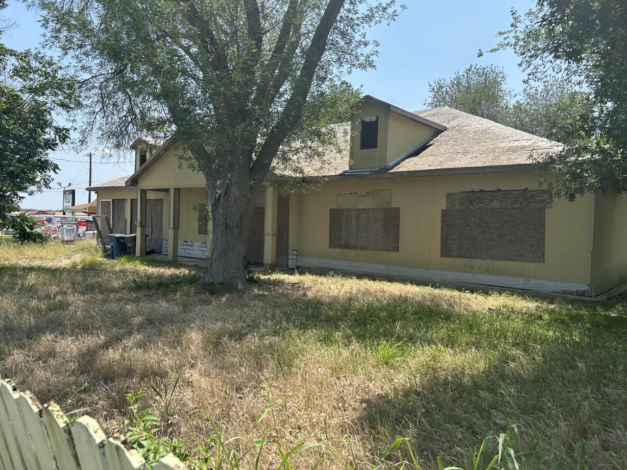 1350 Huisache Ave - Photo 1