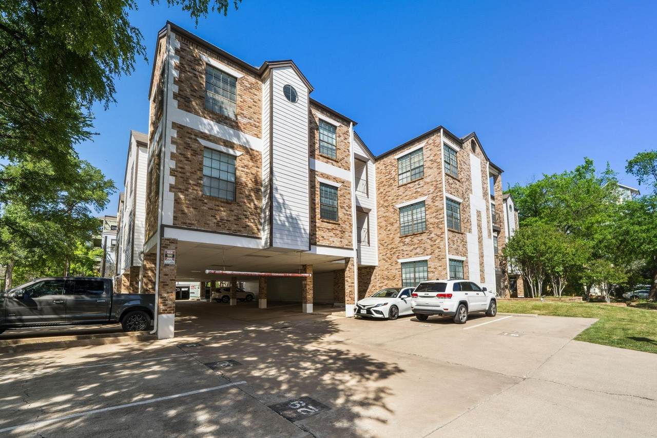 912 22nd St - Photo 1