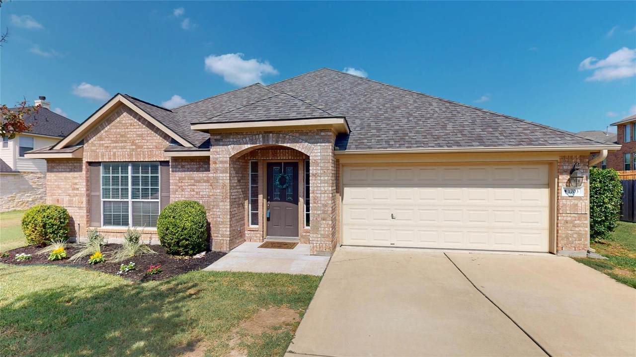 1703 Oakland Dr - Photo 1