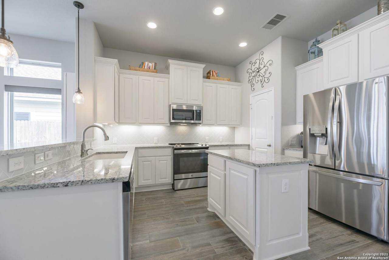 2032 Glen Hollow Holw - Photo 1