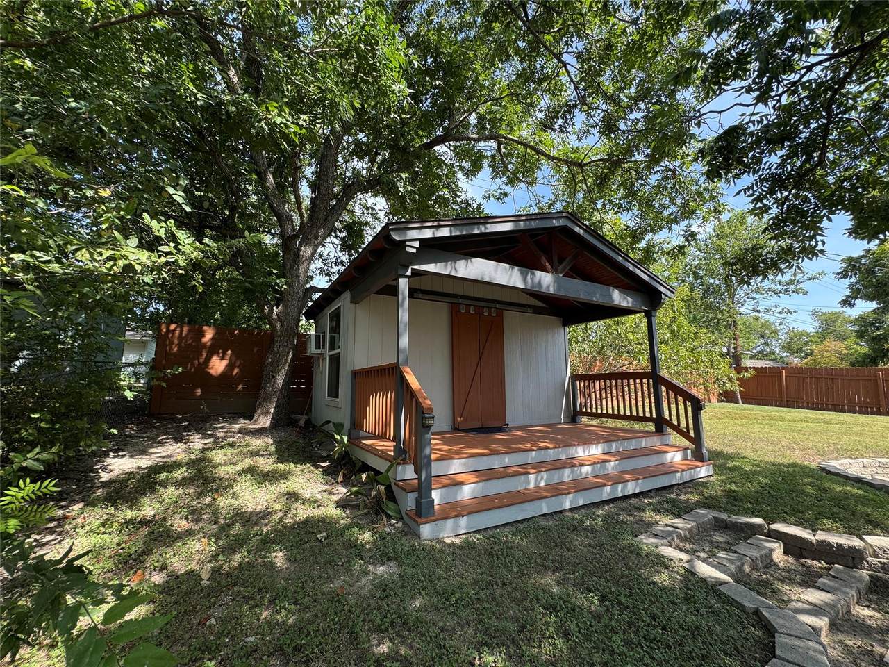 https://bt-photos.global.ssl.fastly.net/austin/1280_boomver_1_4403918-2.jpg