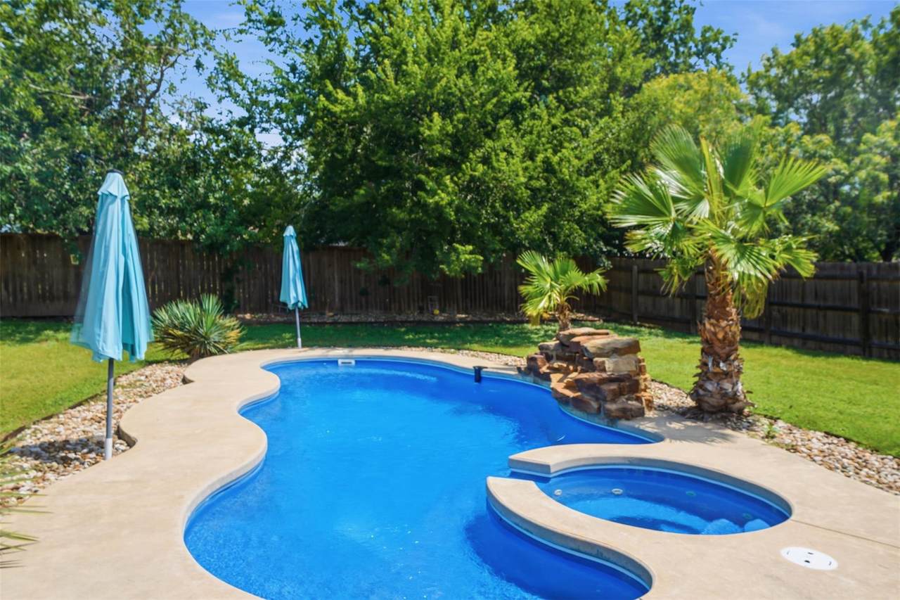 https://bt-photos.global.ssl.fastly.net/austin/1280_boomver_1_4424097-2.jpg