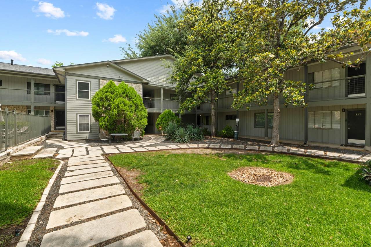 2303 East Side Dr - Photo 1