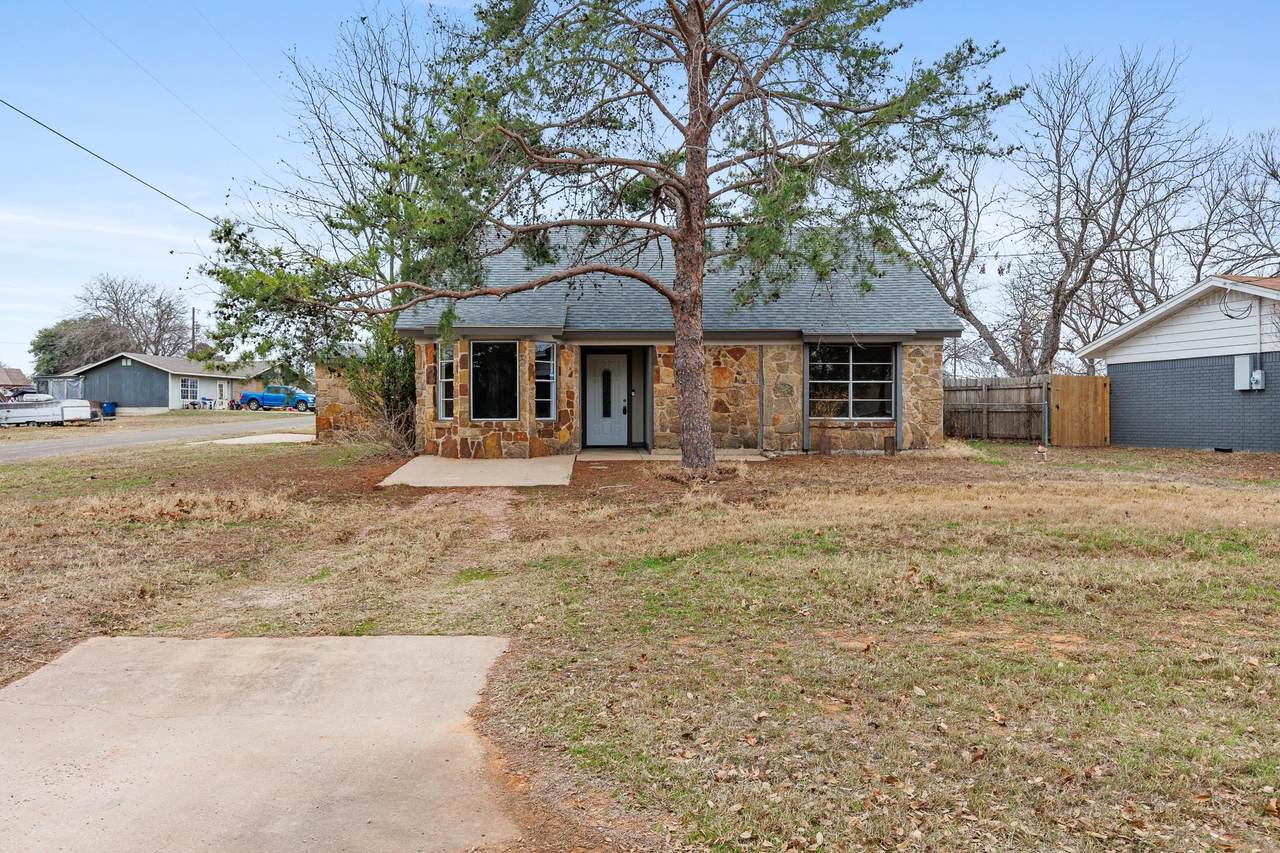 400 River Oaks Dr - Photo 1