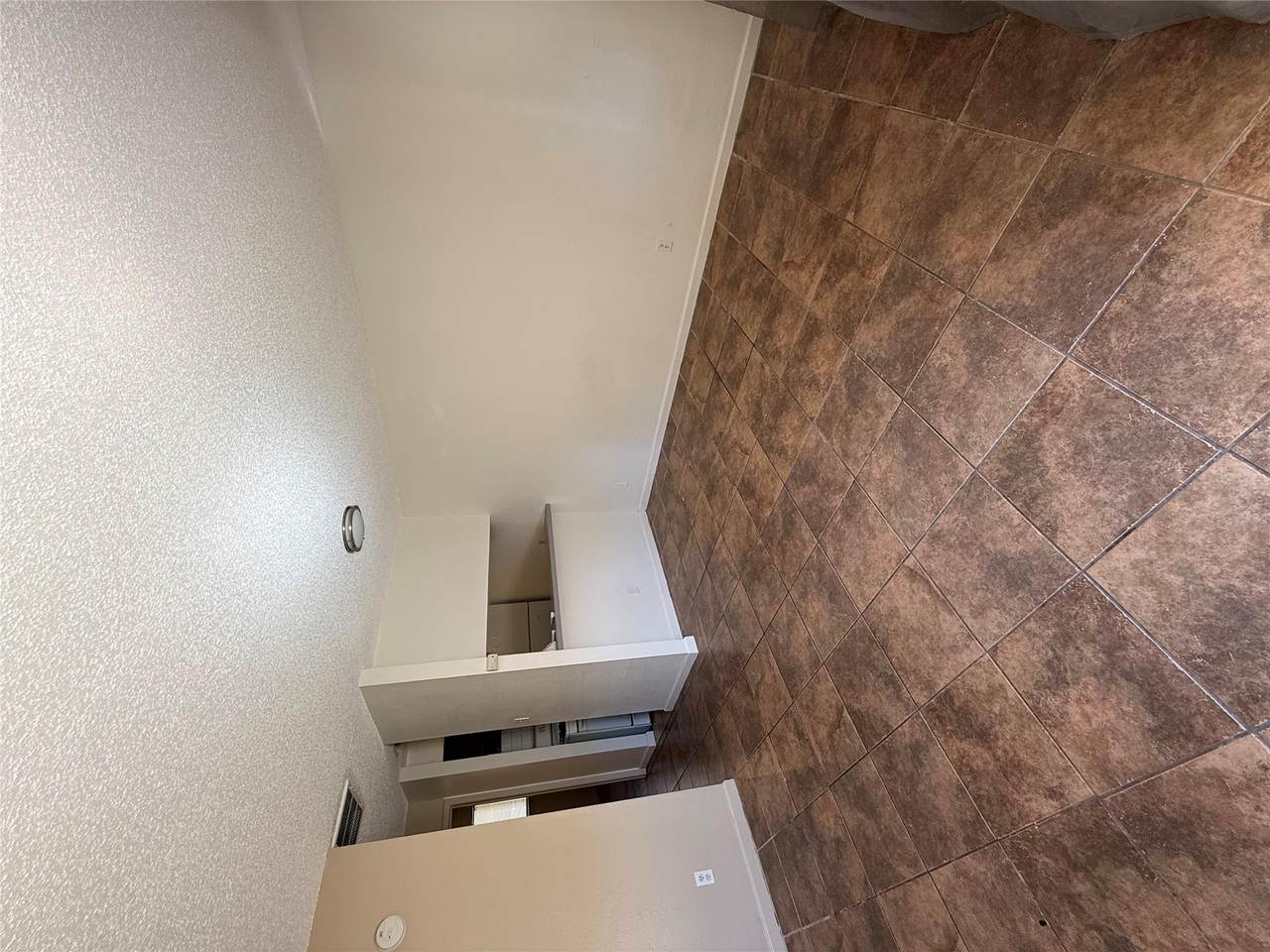 2609 Ektom Dr - Photo 1