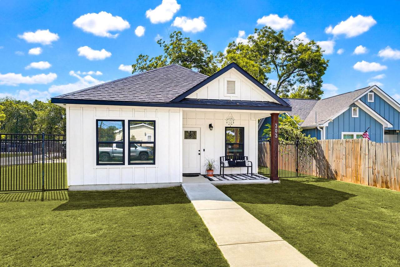 303 Pine Ave - Photo 1