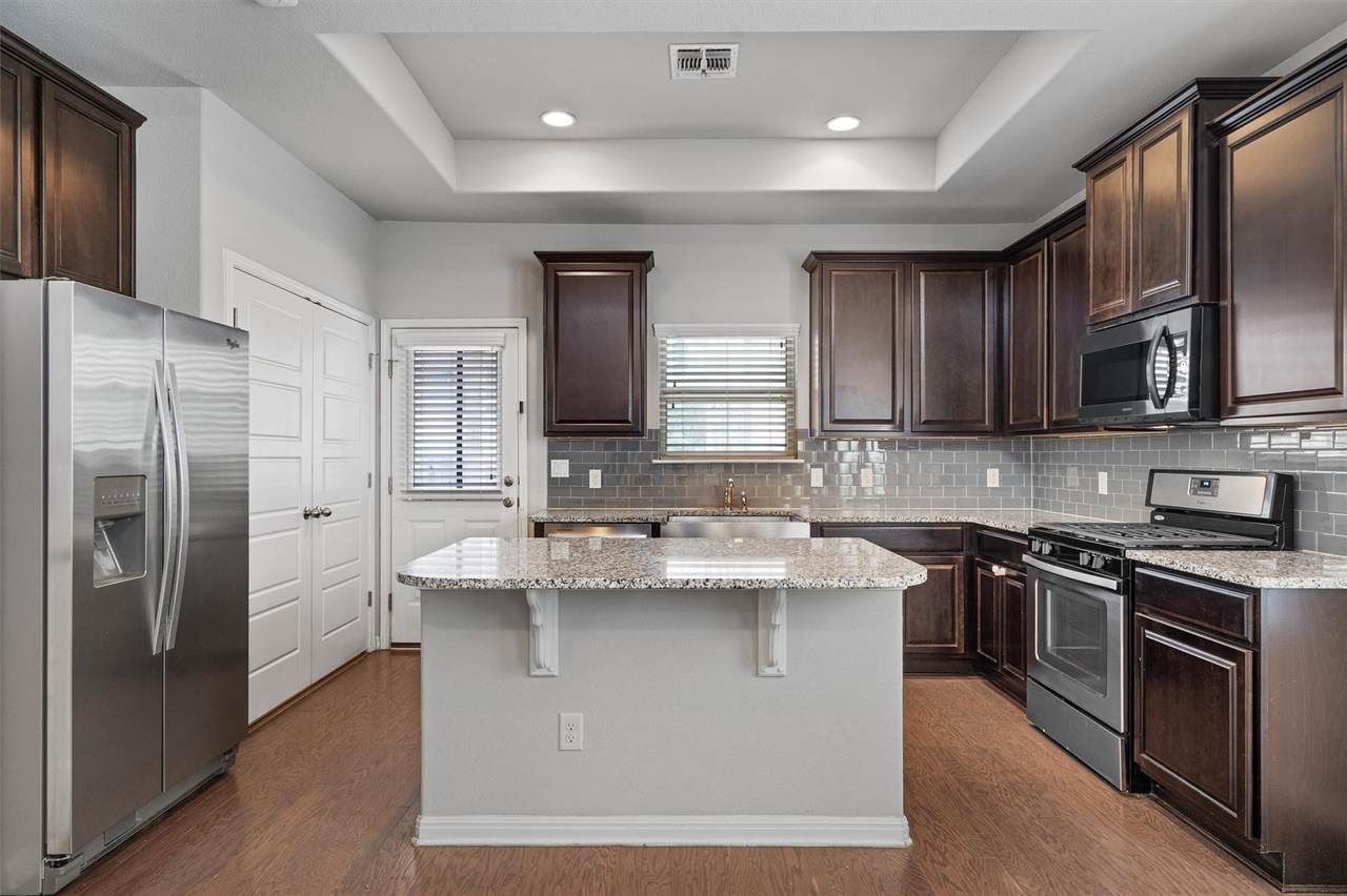 905 Firebranch Trl - Photo 1
