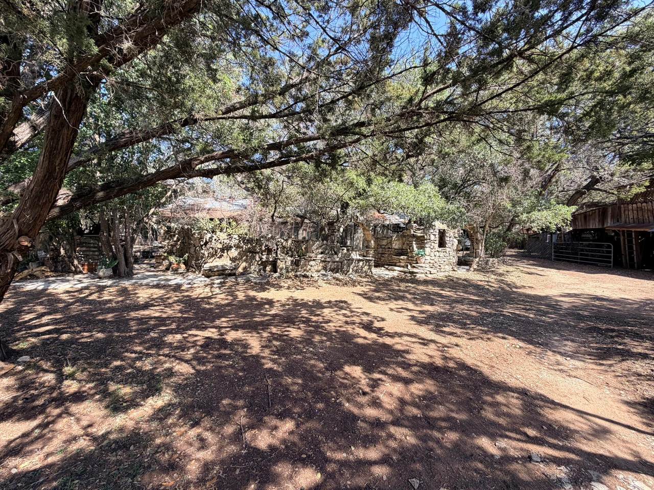 207 Hub Dr - Photo 1