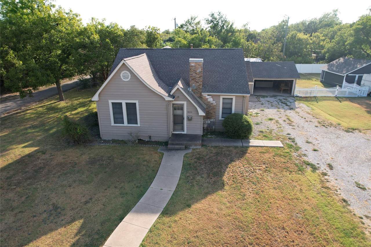 805 Howard St - Photo 1