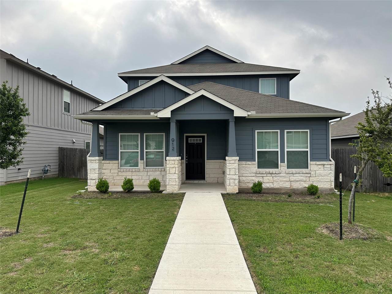 912 Main St - Photo 1