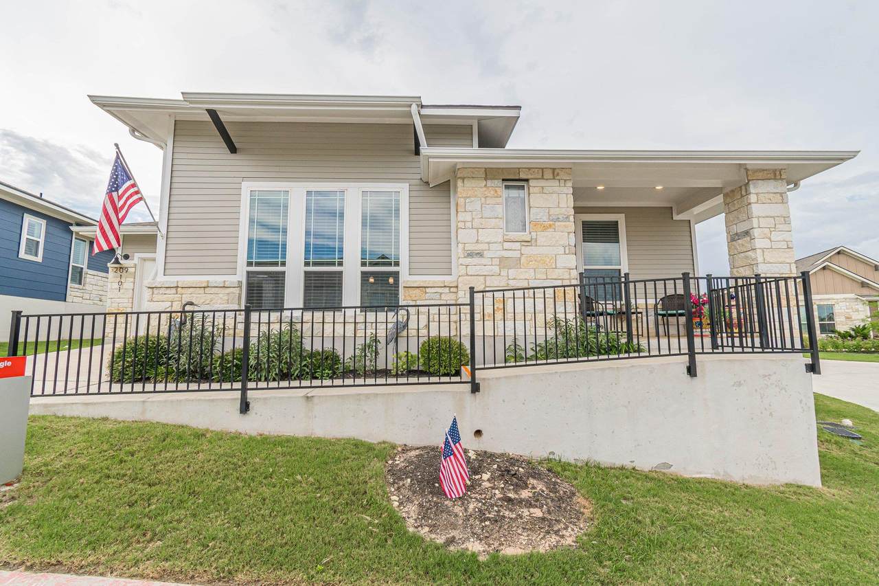 209 Eagle Dr - Photo 1