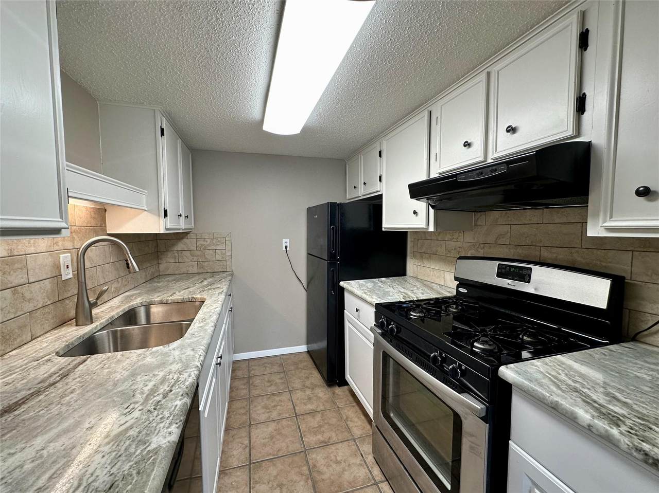 1800 Lavaca St - Photo 1