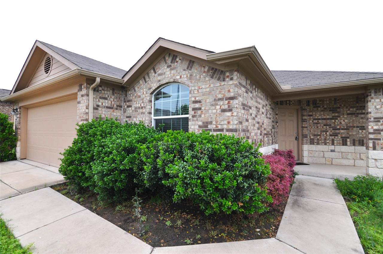 106 Leona River Trl - Photo 1
