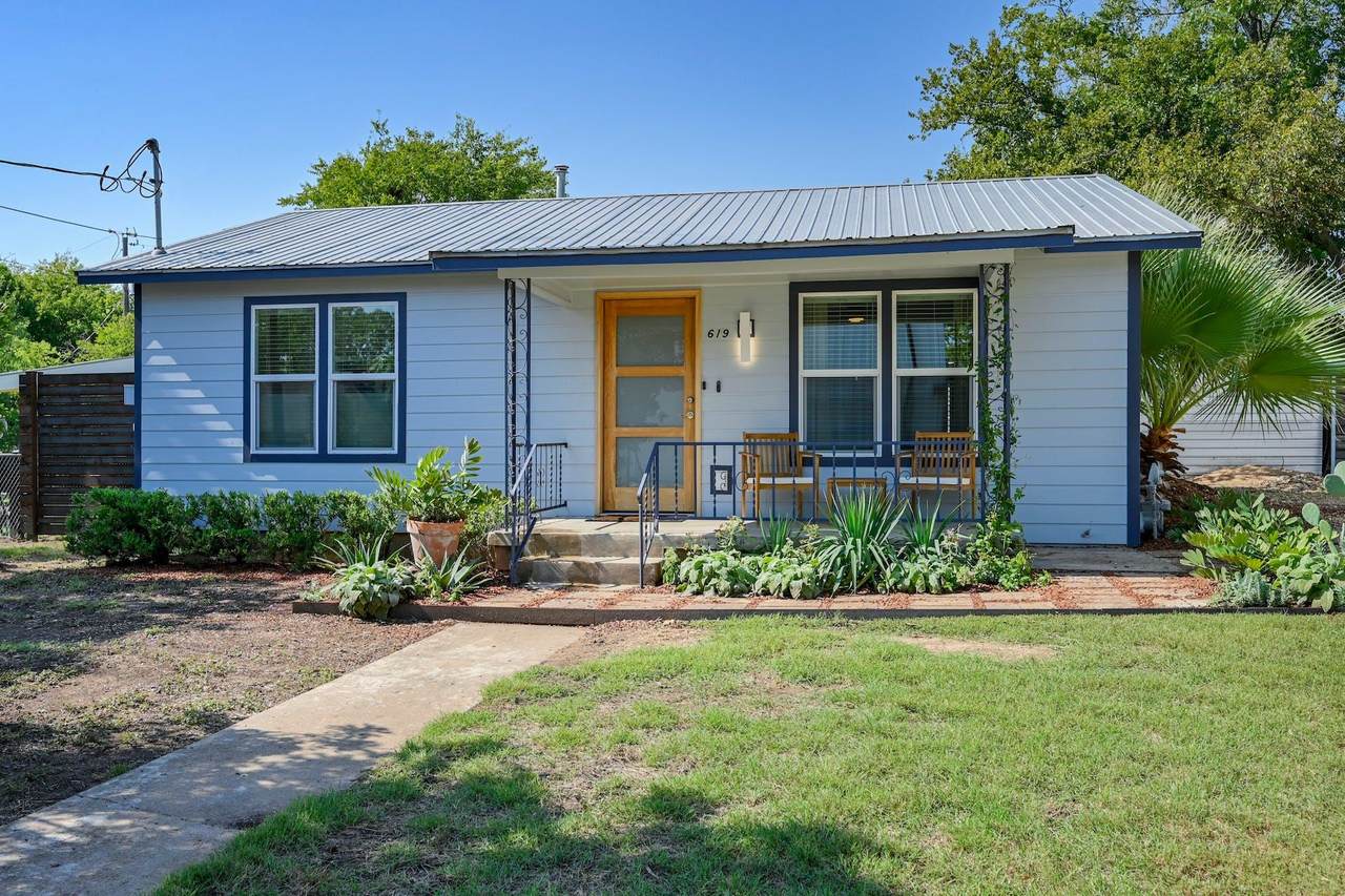 619 Brentwood St - Photo 1