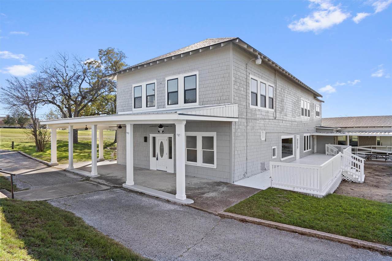 1102 Beech St - Photo 1