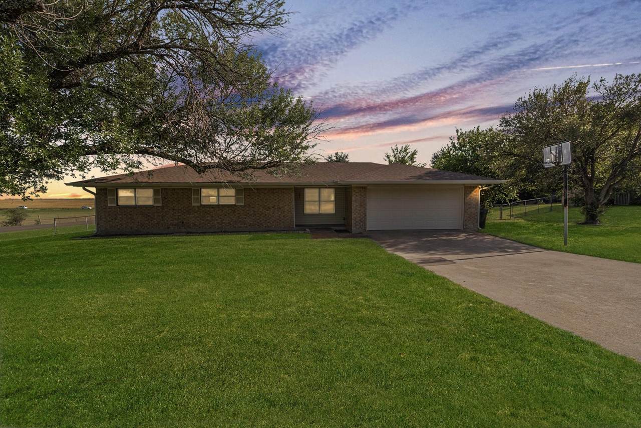 101 Oakwood St - Photo 1