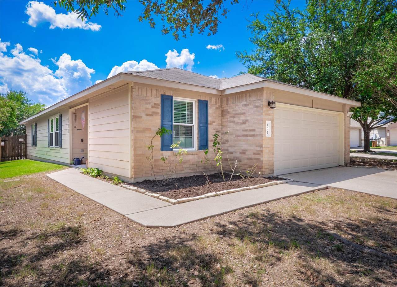 101 Texas Ash Cv - Photo 1