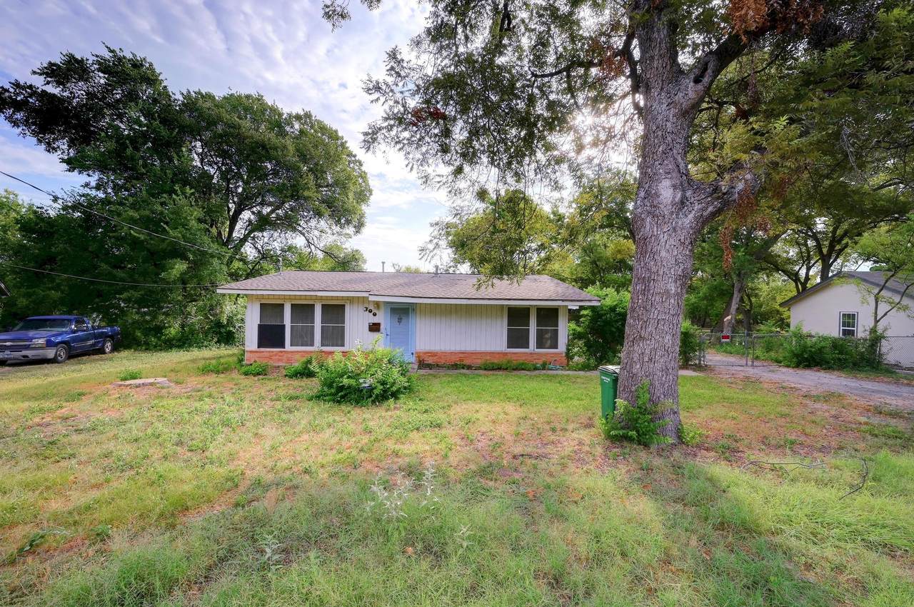 300 Pecan Dr - Photo 1