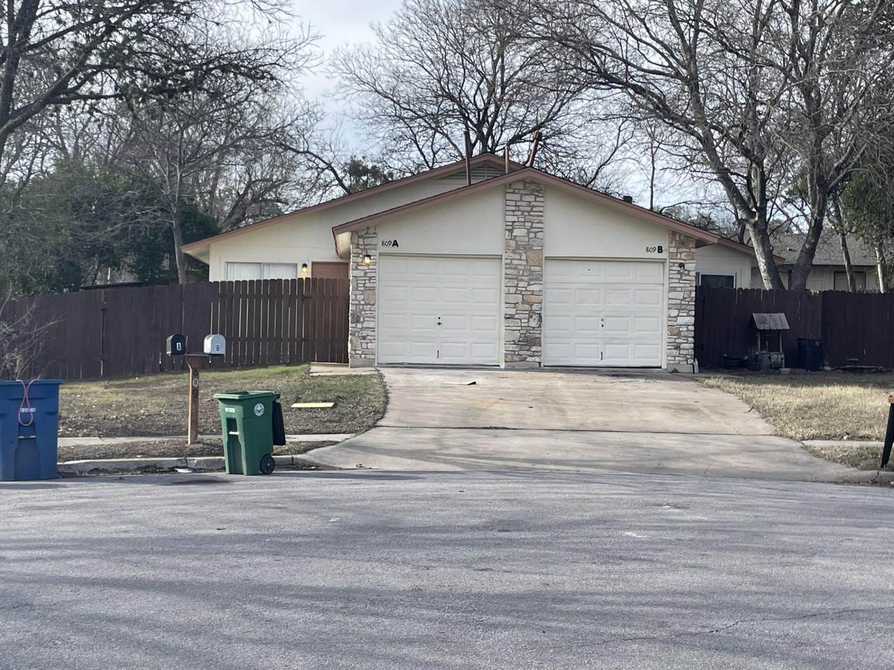 809 Plumpton Dr - Photo 1