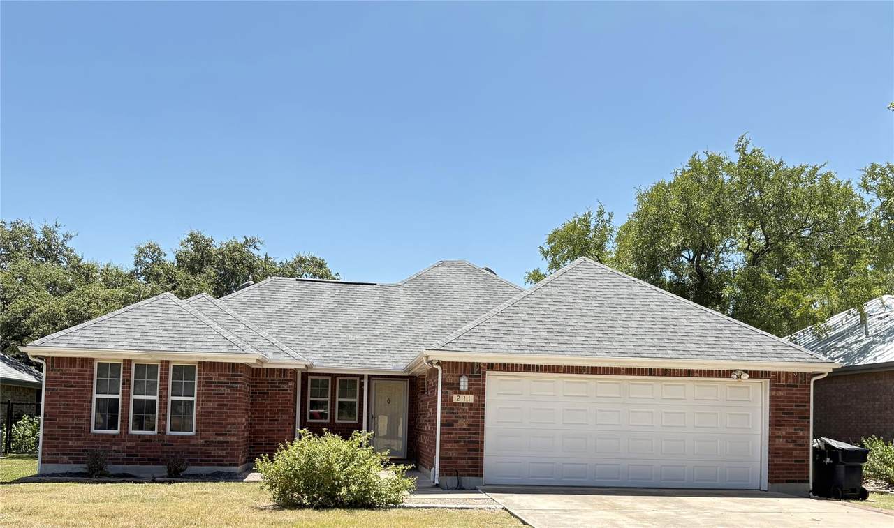211 Fox Xing - Photo 1