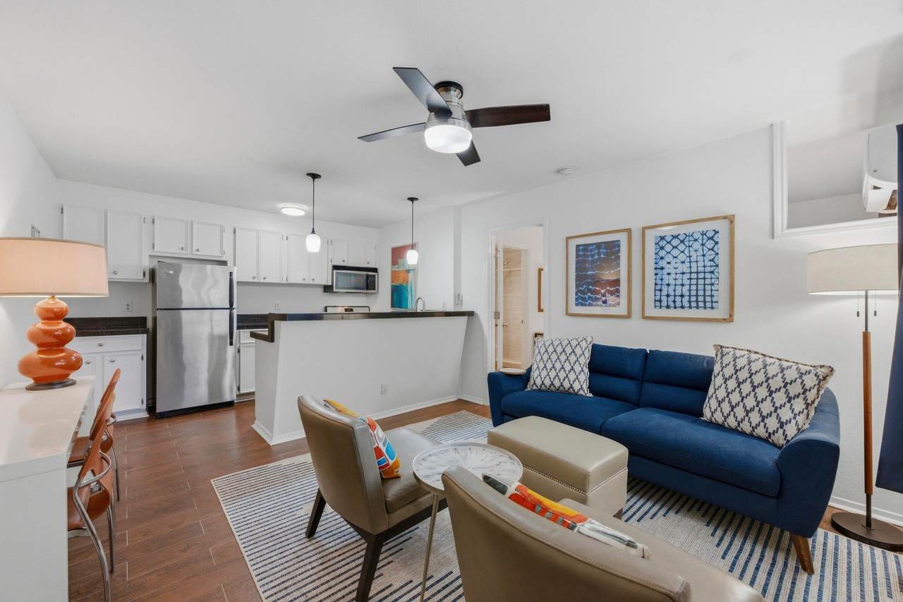 304 33rd St - Photo 1