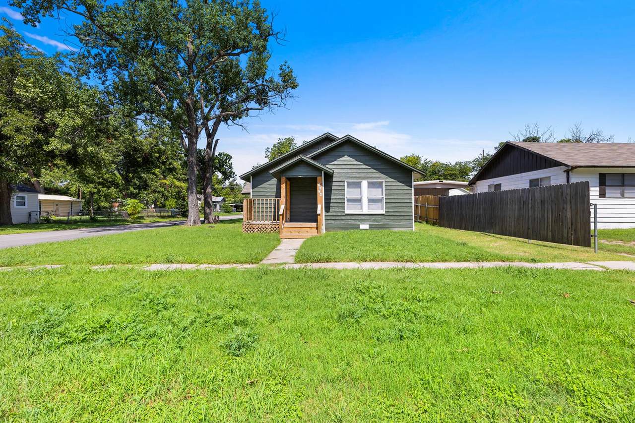 1020 23rd St - Photo 1